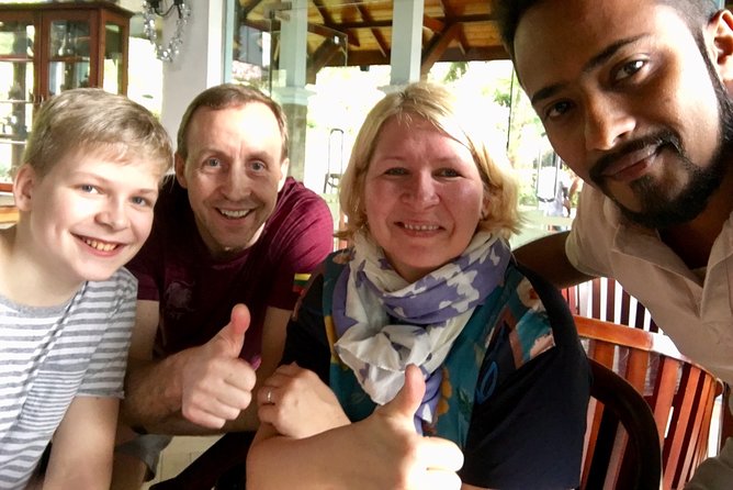 Nuwara Eliya Day Tours with Sri Lanka Friendly Driver - Guide and driver: the human factor that makes the day work