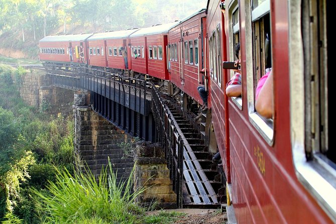 Nuwara Eliya journey by Train and car (2 Days with 01 Night) - Ramboda Waterfall: Quick Stop, Good Payoff for Photos