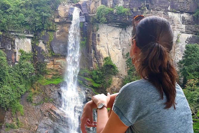 Nuwara Eliya Tea factory and waterfall tour - Stop 2: Ramboda Waterfall for mist, photos, and a possible swim