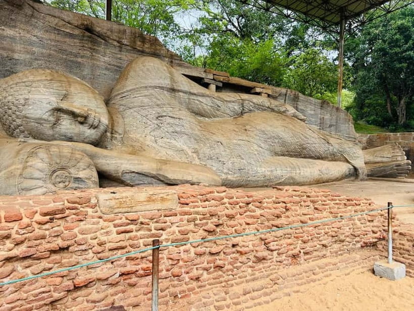 Polonnaruwa Day Tour from Kandy (Private ) - Polonnaruwa’s UNESCO highlights: Gal Vihara and Parakrama Samudra