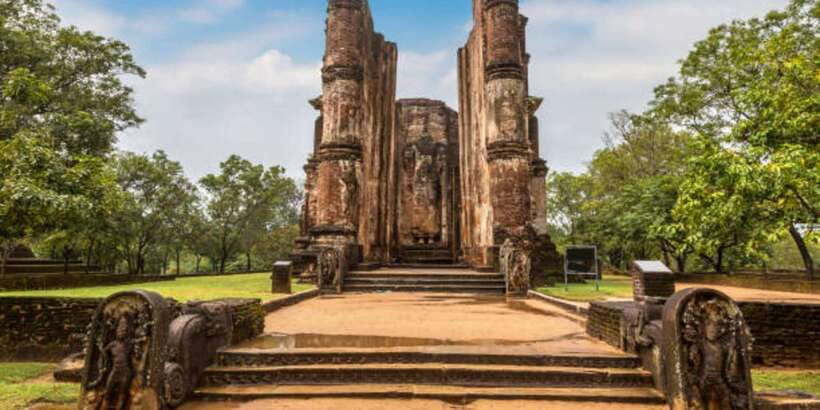 Polonnaruwa Day Tour With Minneriya NP Elephant Safari - Polonnaruwa + Minneriya: The best kind of Sri Lanka day