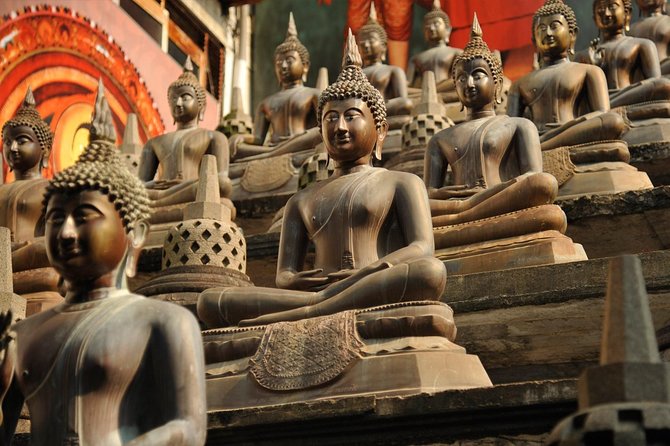 Private Colombo Sightseeing By Tuk Tuk - The Hindu temple stop near Independence Square: a local worship moment