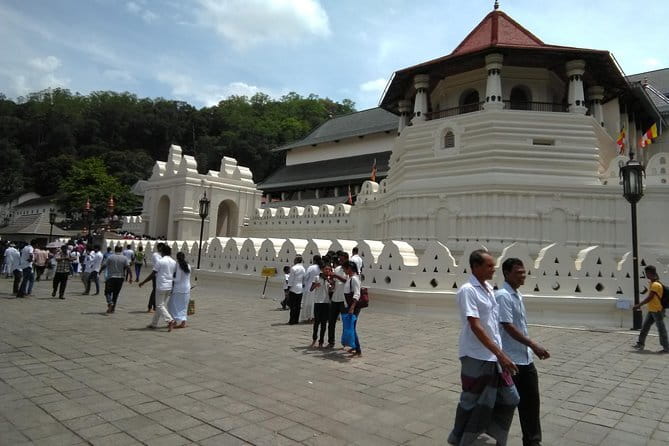 Private Day Tour: Negombo City Tour from Colombo - St. Mary’s Cathedral: a calm stop amid sea-and-canal sights