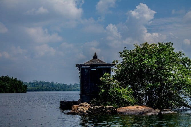 Private Day Tour: Negombo City Tour from Colombo - Colombo pickup to Negombo Beach: start where the water is
