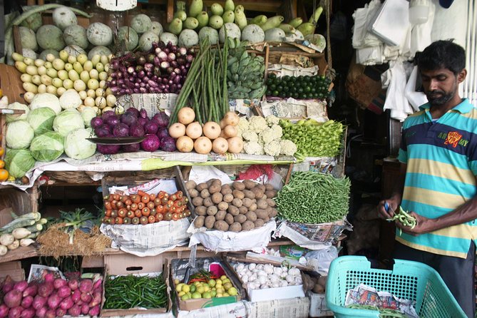 Private Market Visit and Cooking Class with Private Transfers from Kandy Hotels - Eating Together: Drinks, Shared Food, and Local Life at the Table