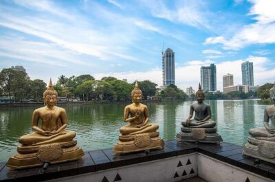 Private Night Tour in Colombo with Street Food Tasting - Stop 1: Galle Face Green at night (the sea-front reset)