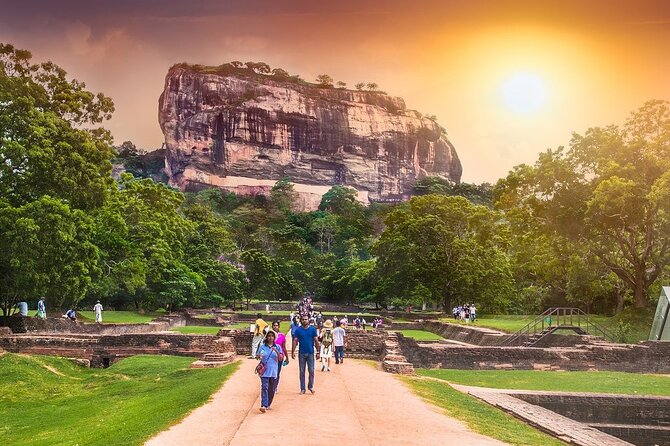 Private Sigiriya Day Tour and Authentic Sri Lankan Lunch Buffet - Comfort and timing from Colombo or Negombo