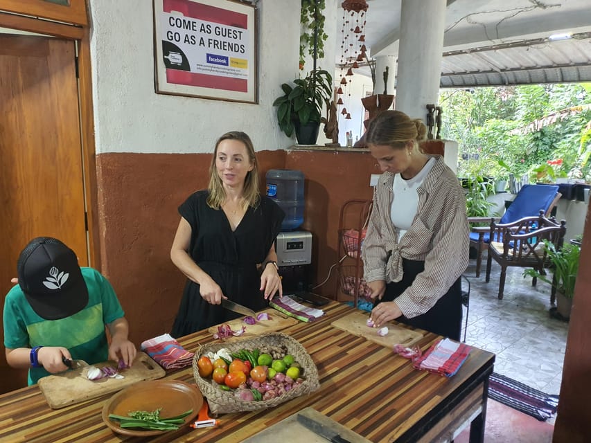 Private Traditional Sri Lankan Cooking Class in Kandy - Choosing ingredients: a market stop that upgrades everything