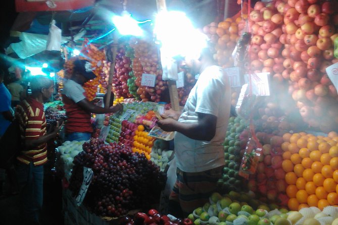 Privet Full-day Sightseeing Tour of Colombo - From Gangaramaya Temple to the streets: the spiritual start that sets the tone
