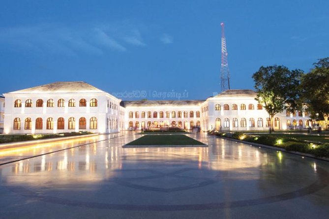 Shore Excursion Colombo City Tour Highlights - Beira Lake and Independence Square: City Calm Between Traffic