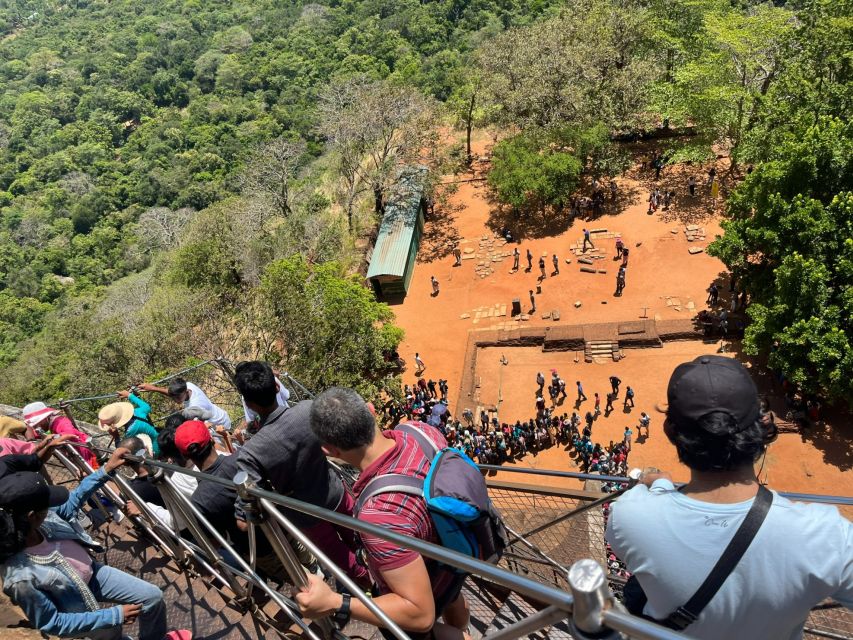 Sigiriya and Dambulla day tour from Ella - The return break: crafts, souvenirs, and how your time gets used