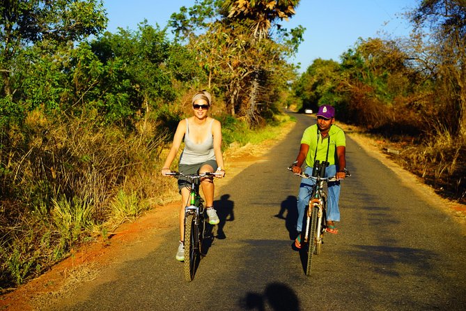 Sigiriya Cycle Tour: Explore Village Life in Sigiriya & Enjoy a Village Lunch - Small-group cycling with local village life
