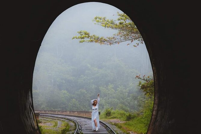 Sigiriya, Kandy to Ella TRain Ride plus Up Country TEA[B&B Basis] - Kandy Highlights: Sacred Tooth Relic and a Calm Lake Evening