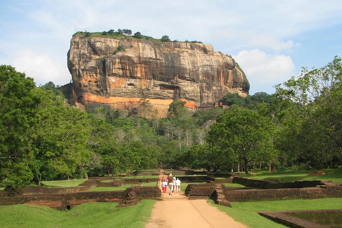 Sigiriya Rock and Dambulla Cave Temples from Negombo (All inclusive day tour) - Key highlights in a quick scan
