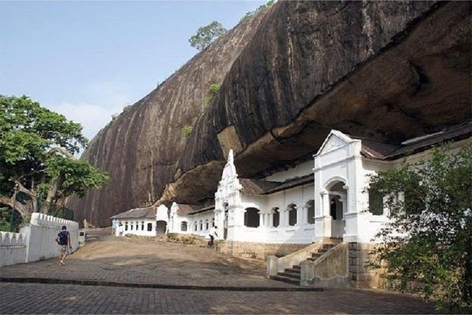 Sigiriyarock & Dambulla Caves Private Daytour Kosgoda/Bentota/Beruwala/Kaluthara - Stop 3: Sri Muththumariamman Hindu Temple (a quick, colorful cultural break)