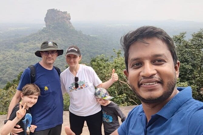 Sri Lanka 4 Day Private Tour - Day 2: Peradeniya gardens, Kandy market color, and a night of dance and curry