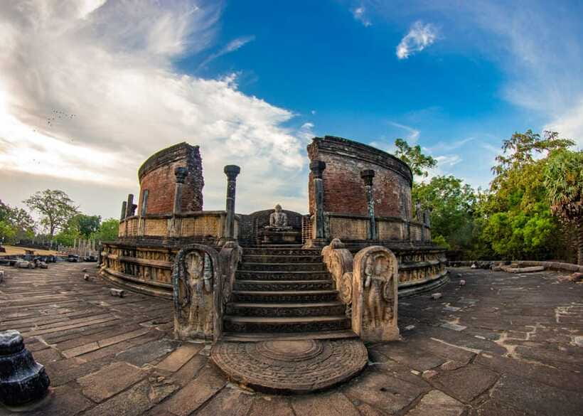 Sri Lanka: 4-Day Private Tour Focusing on Cultural Triangle - Day 4 Kandy: Temple of the Tooth, lake walks, and Peradeniya gardens