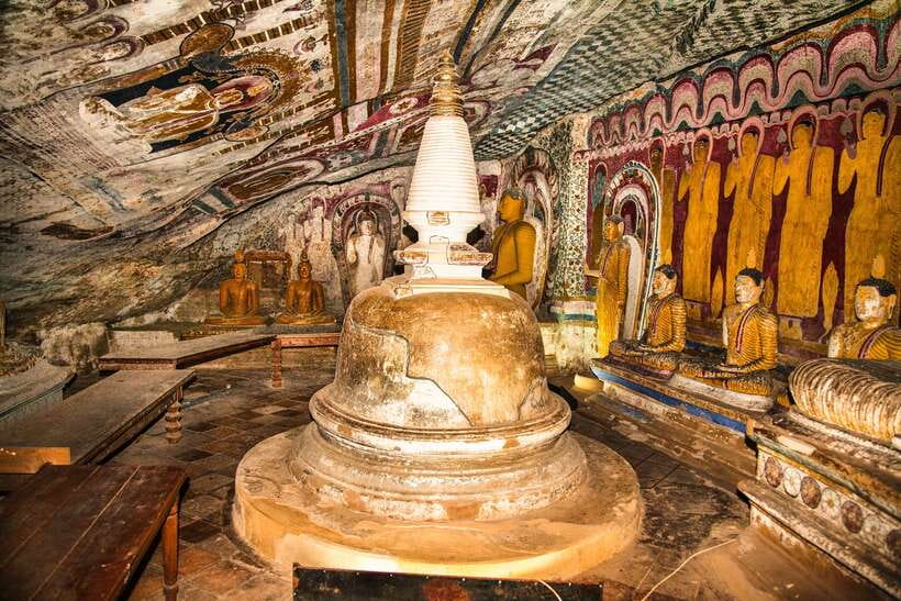 Sri Lanka: 5 Days Multi City Sightseeing Tour - Day 3: Kandy’s Sacred Tooth Relic and Peradeniya Royal Botanical Gardens