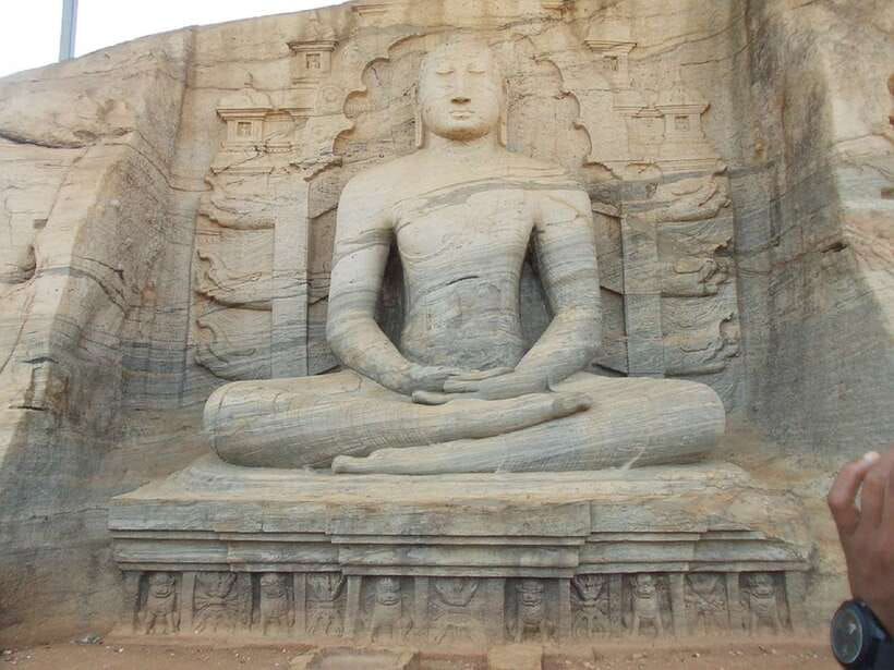 Sri Lanka: 7-Day Off-The-Beaten Path Private Tour - Colombo wrap-up: a compact city list with temples and memorials