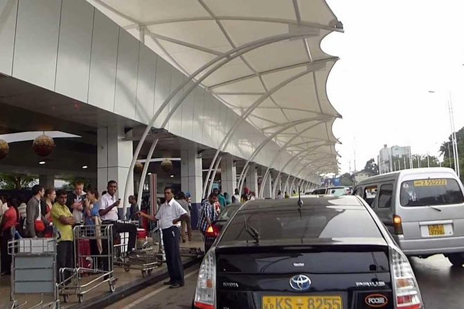 Sri Lanka Airport Taxi Service - Car Comfort: Luxury Option Plus Practical Perks