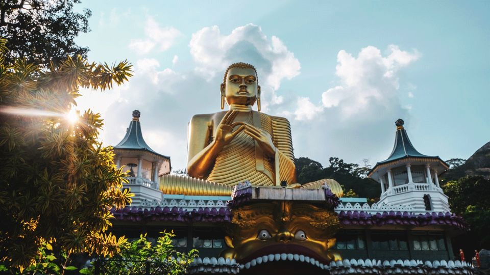 Sri Lanka Cultural Triangle Private 2-Day Tour+Wildlife Tour - Kandy Power Stops: Tooth Relic Temple and Peradeniya Botanical Gardens