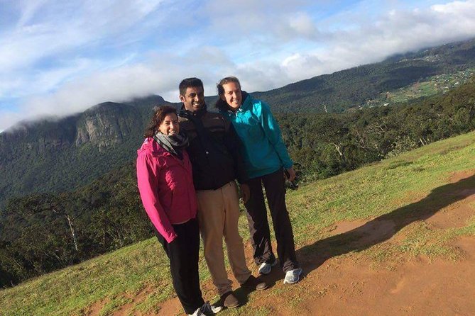 Sri Lanka Holidays Group Tour Packages - Day 1: From Colombo Fort shopping to Yapahuwa Rock Fortress views