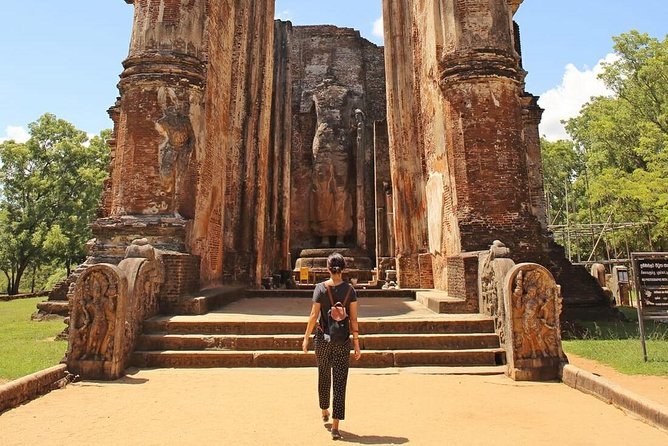 Sri Lanka Multi Day Car Hire with English Speaking Driver-Guide - Dambulla caves and the Tooth Relic in Kandy, with a real Kandyan evening