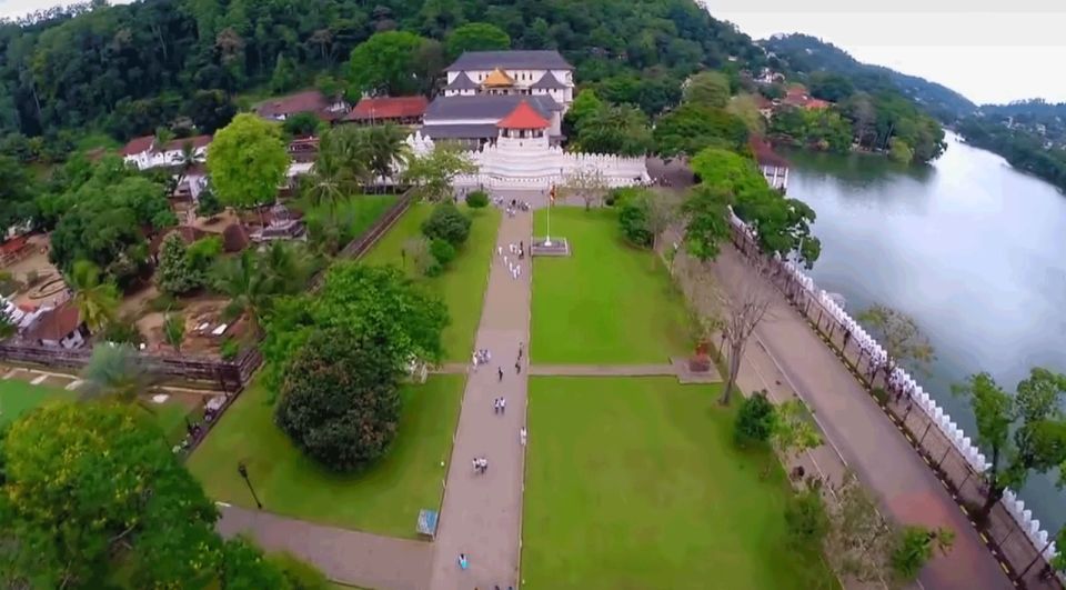 Sri Lanka Private 2-day Tour:Train Trip, Kandy, Nuwara Eliya - Peradeniya Botanical Garden: 60 Hectares of Plants (and Plenty of Walking)