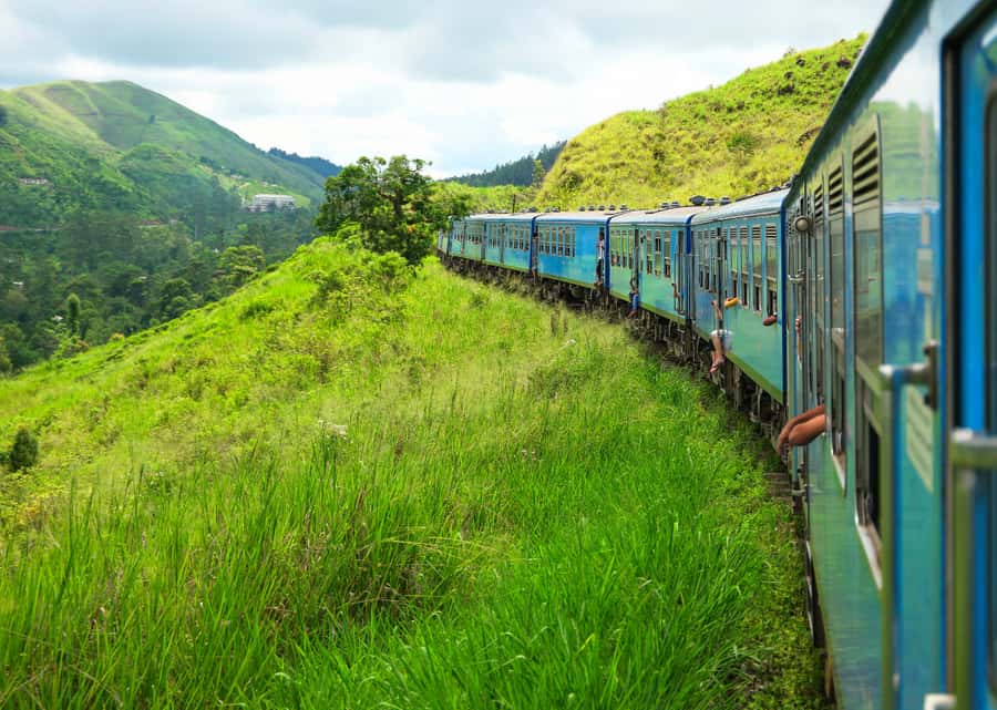Sri Lanka Private 2-day Tour:Train Trip, Kandy, Nuwara Eliya - The Kandyan Cultural Show: Drums, Fire Walking, and Dancers in Motion