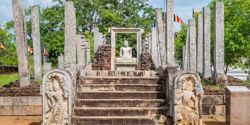 Sri Lanka Private 3-Day Cultural Tour, 5 UNESCO Sites - Day 3: spice/herbal stop, Dambulla Golden Temple, Tooth Relic Temple, and Kandy