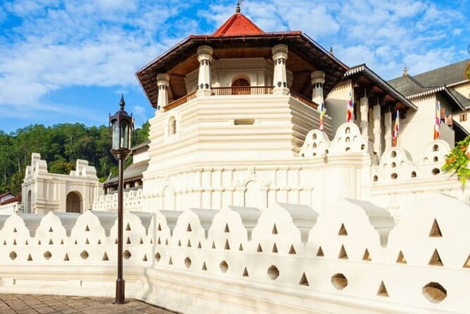 Sri Lanka Private Transfer - Culture touring and hotel support: the convenience layer