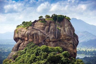 Sri Lanka round tour -7 days with private driver - Colombo and Negombo: tea, Pettah market, and a lake-side temple walk