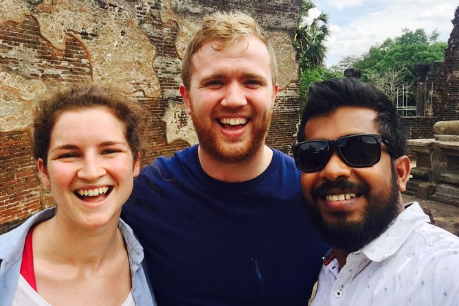 Sri Lanka sightseeing tours 11 Days with driver, vehicle and H/B accommodations - Galle Old Town and the Meethiyagoda moonstone visit