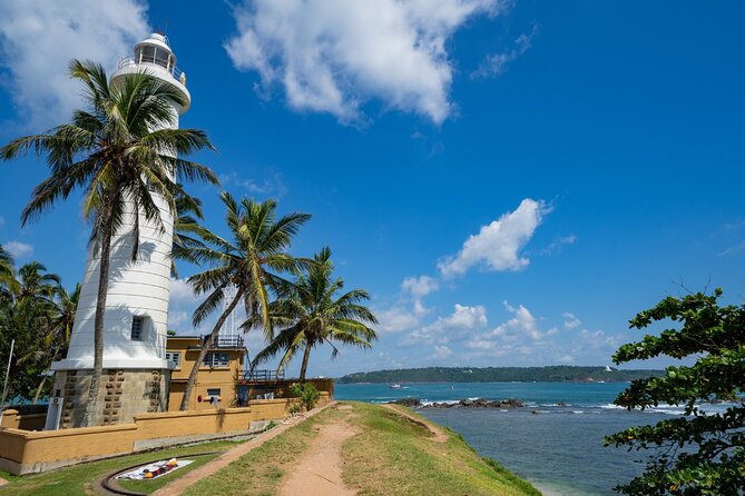Sri Lanka tour 8 Days with a private driver, hotels, and vehicle - Sigiriya Rock Fortress and an optional village tour you can tailor