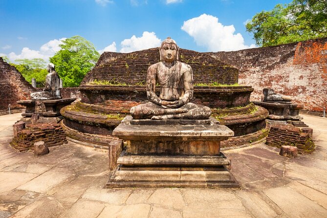 Sri Lanka tour 8 Days with a private driver, hotels, and vehicle - Spice garden and a Hindu temple stop before Kandy