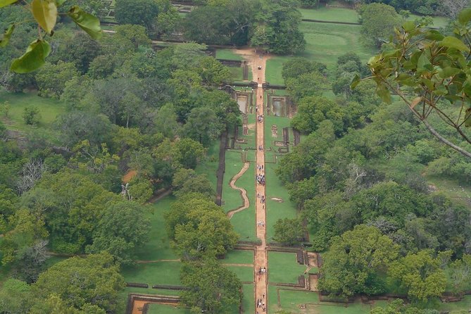 Sri Lanka Tour in 8 Days - Day 3: Tooth Relic Temple, Botanical Gardens, and Kandy Night Culture