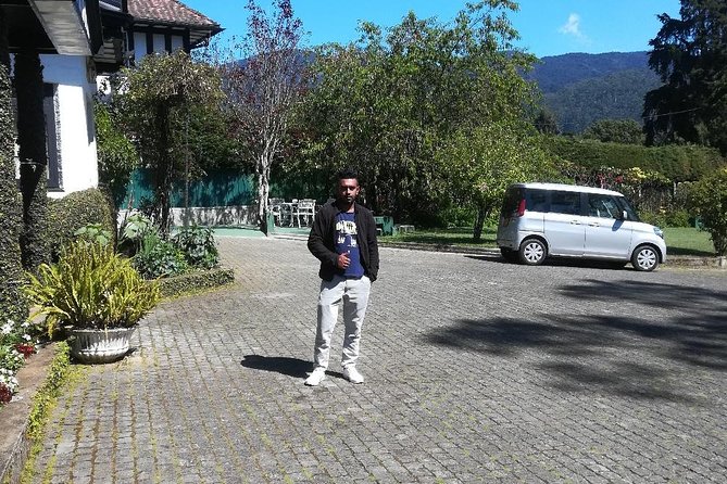 Sri Lankan Tourist Driver with great local )knowledge all over the country! - Day 3: Kandy’s Temple of the Sacred Tooth Relic—make time for the atmosphere