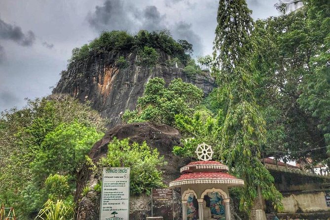 Tangalle Sightseeing Tour - Wewurukannala Vihara: the giant seated Buddha and the hall of horrors