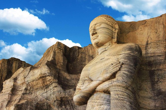 Tour Packages in Sri Lanka - Most Popular Round Tour - All in One Tour - Ella icons: Little Adam’s Peak, Nine Arches, and waterfall viewpoints