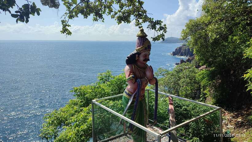 Trincomalee: City Tour with Koneswarm and Crocodile lake - Fort Frederick (Extra Ticket) and the Naval Maritime Museum