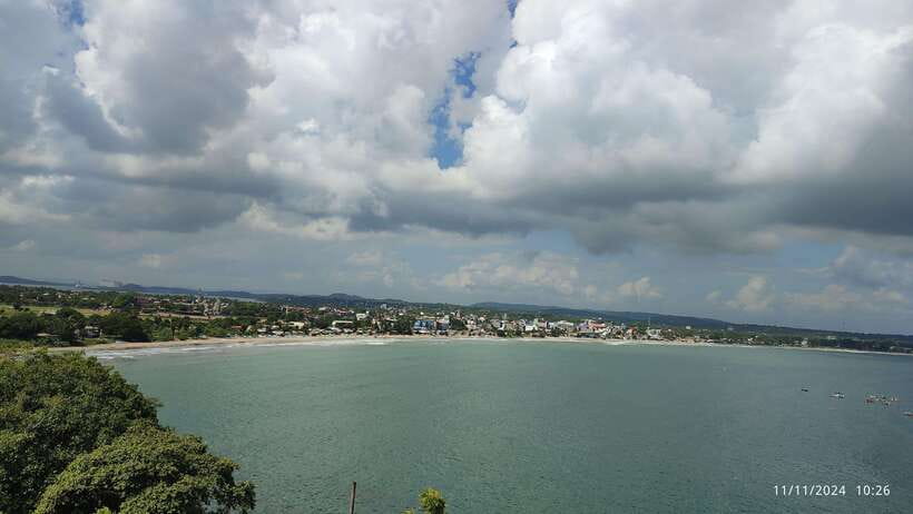Trincomalee: City Tour with Koneswarm and Crocodile lake - Gokkanna Buddhist Temple: Different Faith, Same Street-Level Feel