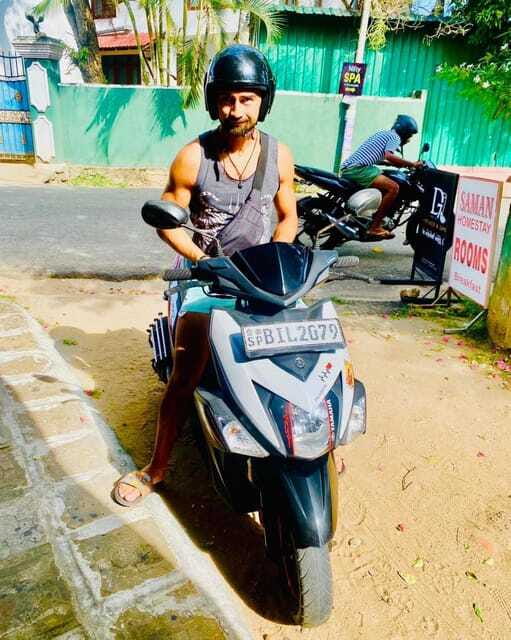 Trincomalee: Guided scooter City Tour - DeLon and Sheran’s guide style: safety, pacing, and real conversation