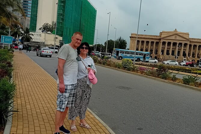 Tuk-Tuk City Tour Colombo SL - Independence Square: photo time and the memorial museum area