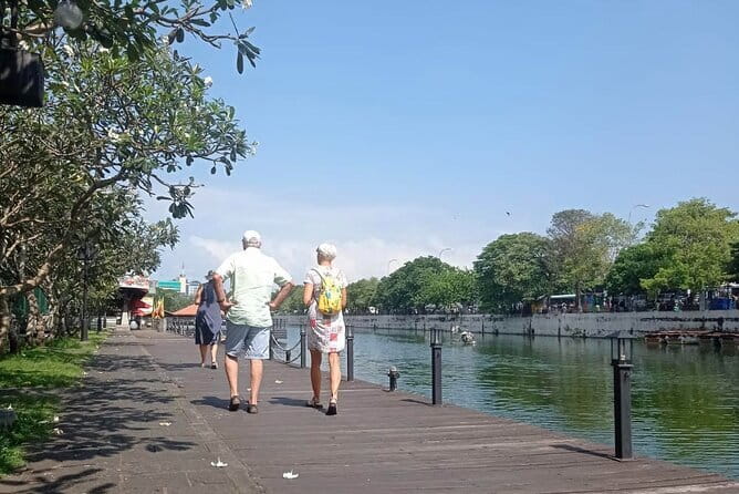 Tuk tuk colombo Sightseeing tour - Parks, colonial buildings, and a tea factory with free samples