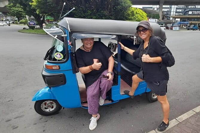 Tuk tuk colombo Sightseeing tour - Pettah Floating Market: where Colombo shops, eats, and chats