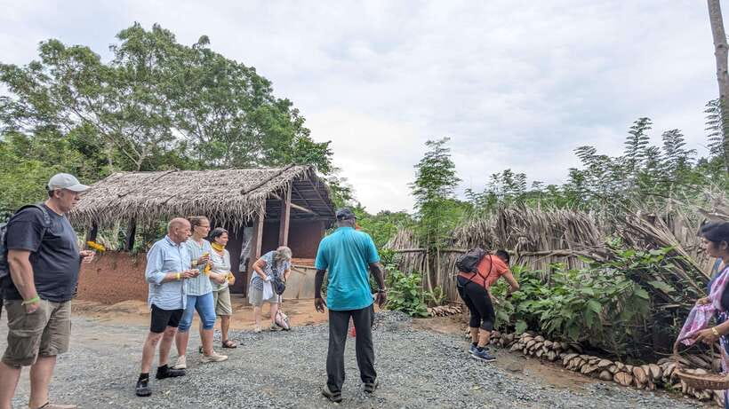 Udawalawe: Farm to Table Cooking & Authe: Village Experience - Your local meal: communal table, dishes you helped create